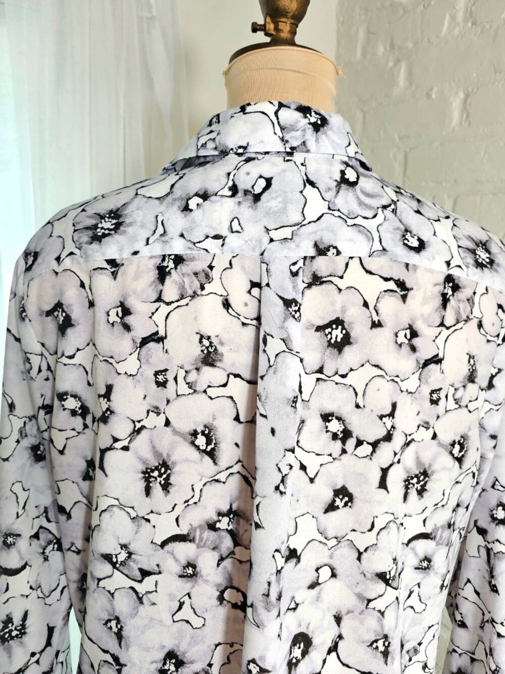 Banana Republic Dillon Floral Button Down Shirt Size L Black White Work Blouse - Picture 7 of 10